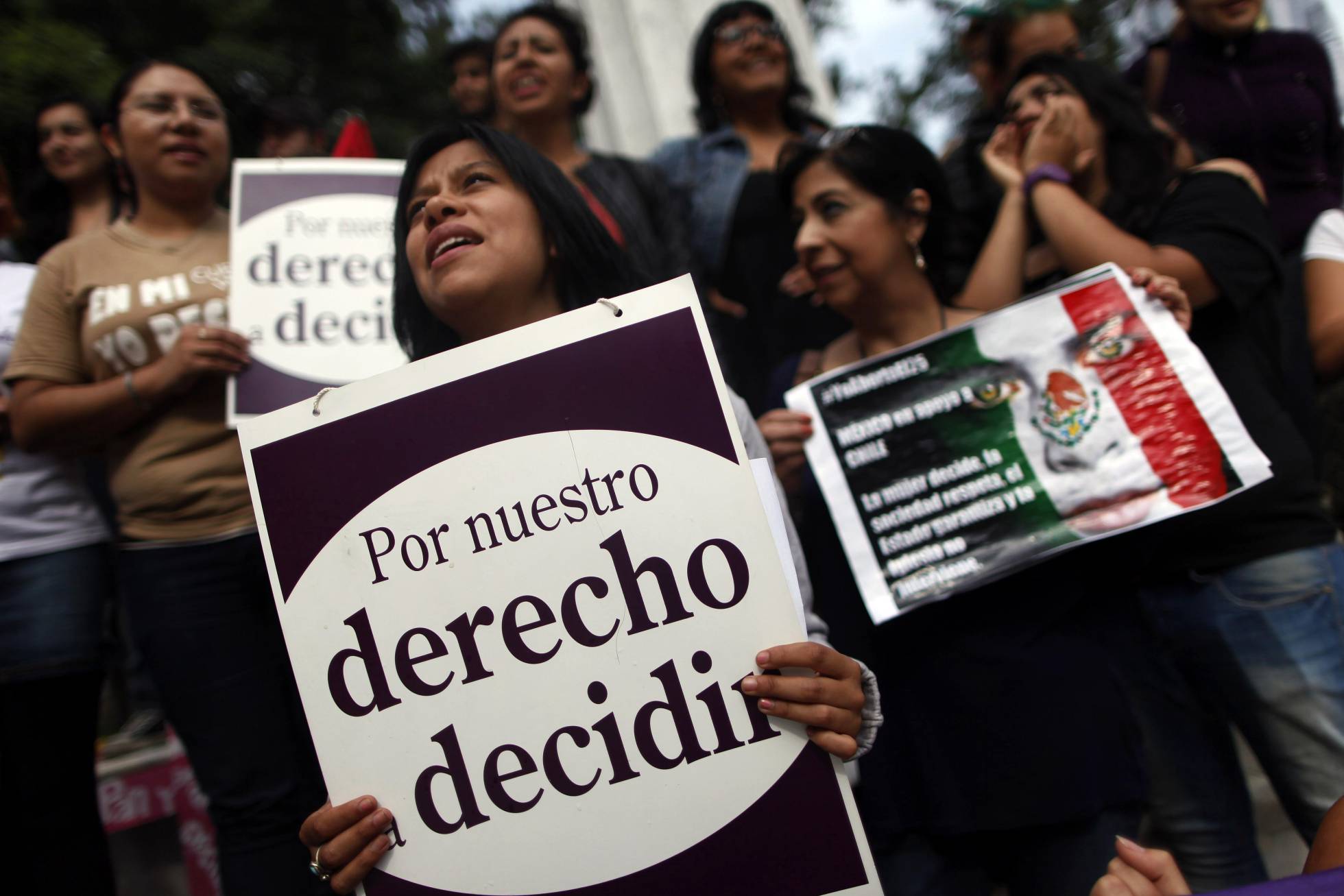 Mujeres se manifiestan a favor del derecho a decidir. REUTERS
